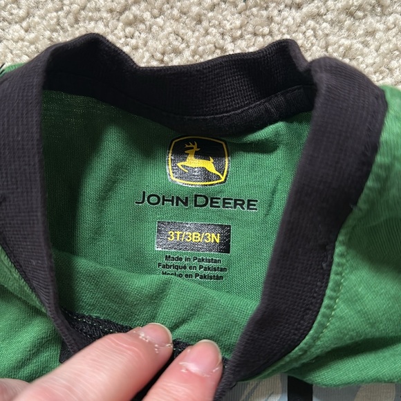 Boys JOHN DEERE tractor shirt 3T - Picture 3 of 4